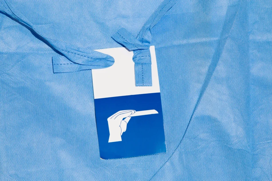 PA001 – Surgeon Gown 60gsm AAMI Level 2 – 10