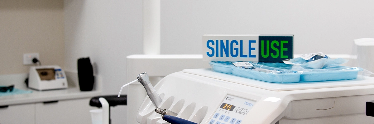 dental-equipment-with-single-use-dental-instruments-box_Banner