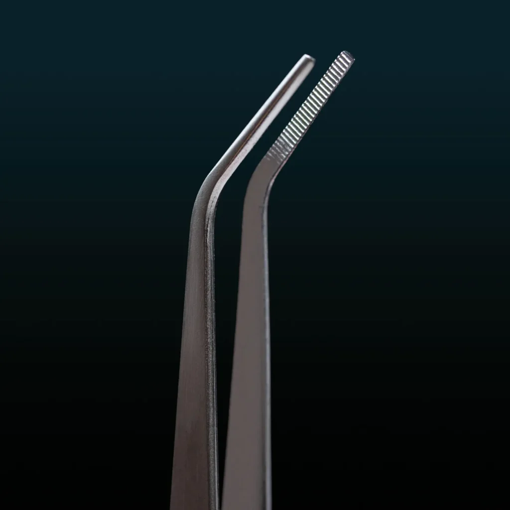 TW82 – London College Tweezers