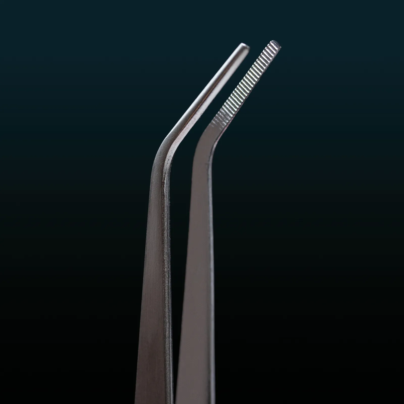 TW82 – London College Tweezers